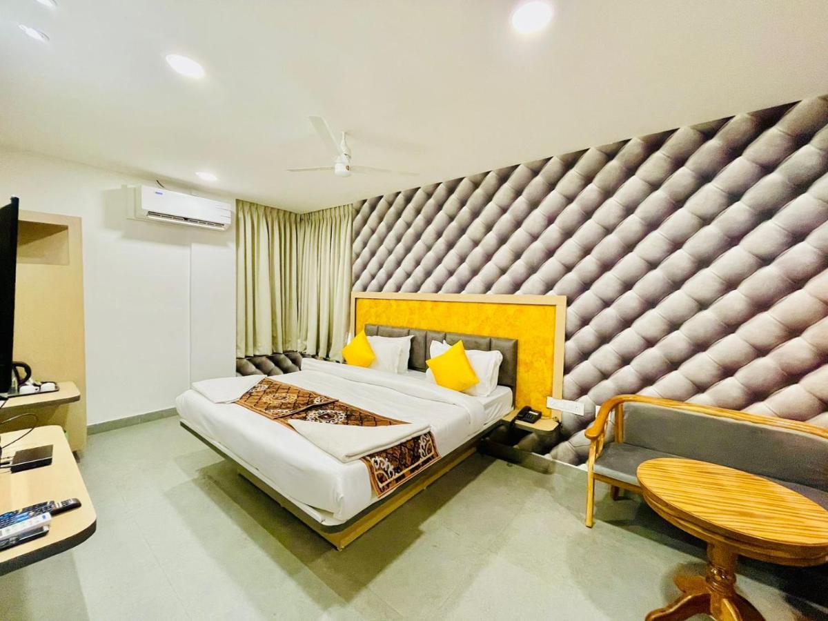 Hotel Lake View Airport Zone Haiderabad Buitenkant foto