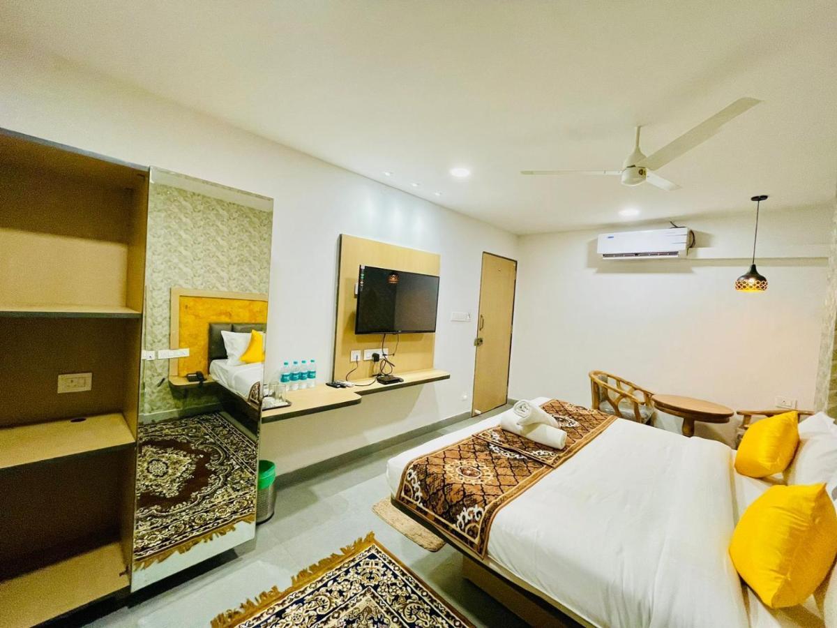 Hotel Lake View Airport Zone Haiderabad Buitenkant foto