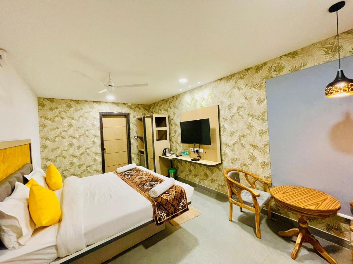 Hotel Lake View Airport Zone Haiderabad Buitenkant foto