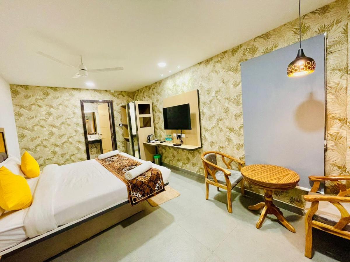 Hotel Lake View Airport Zone Haiderabad Buitenkant foto