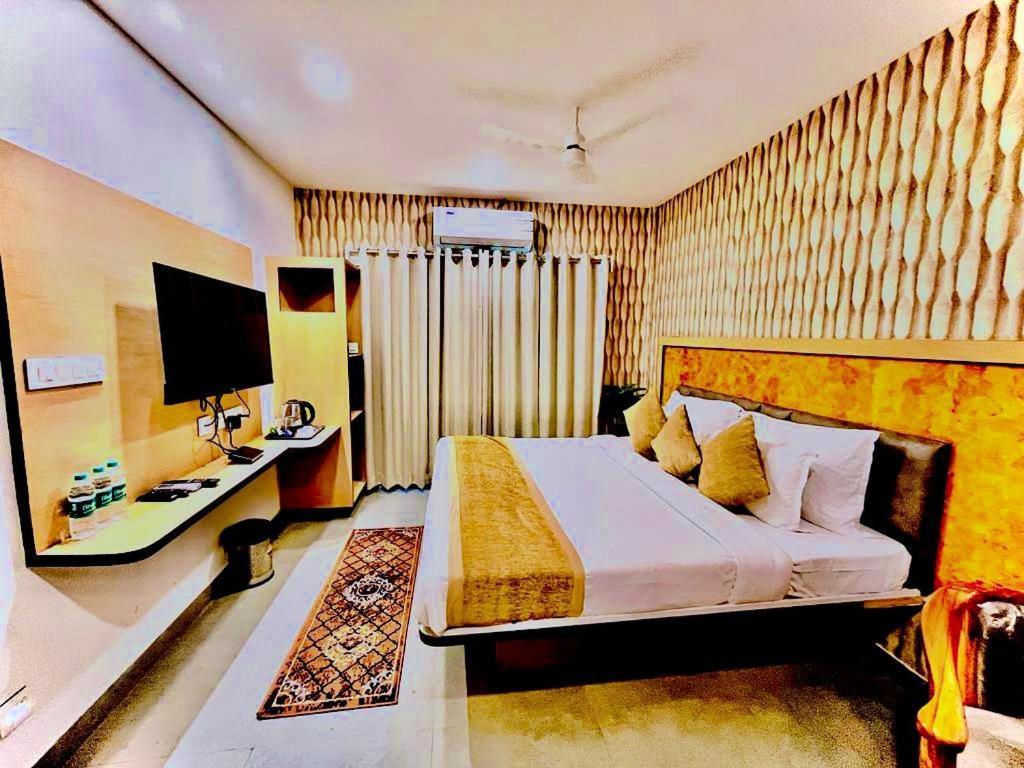 Hotel Lake View Airport Zone Haiderabad Buitenkant foto