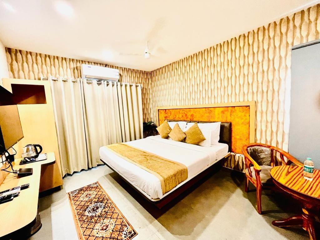 Hotel Lake View Airport Zone Haiderabad Buitenkant foto
