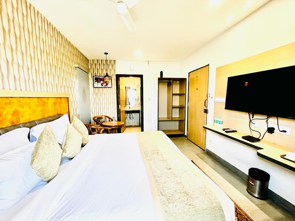Hotel Lake View Airport Zone Haiderabad Buitenkant foto