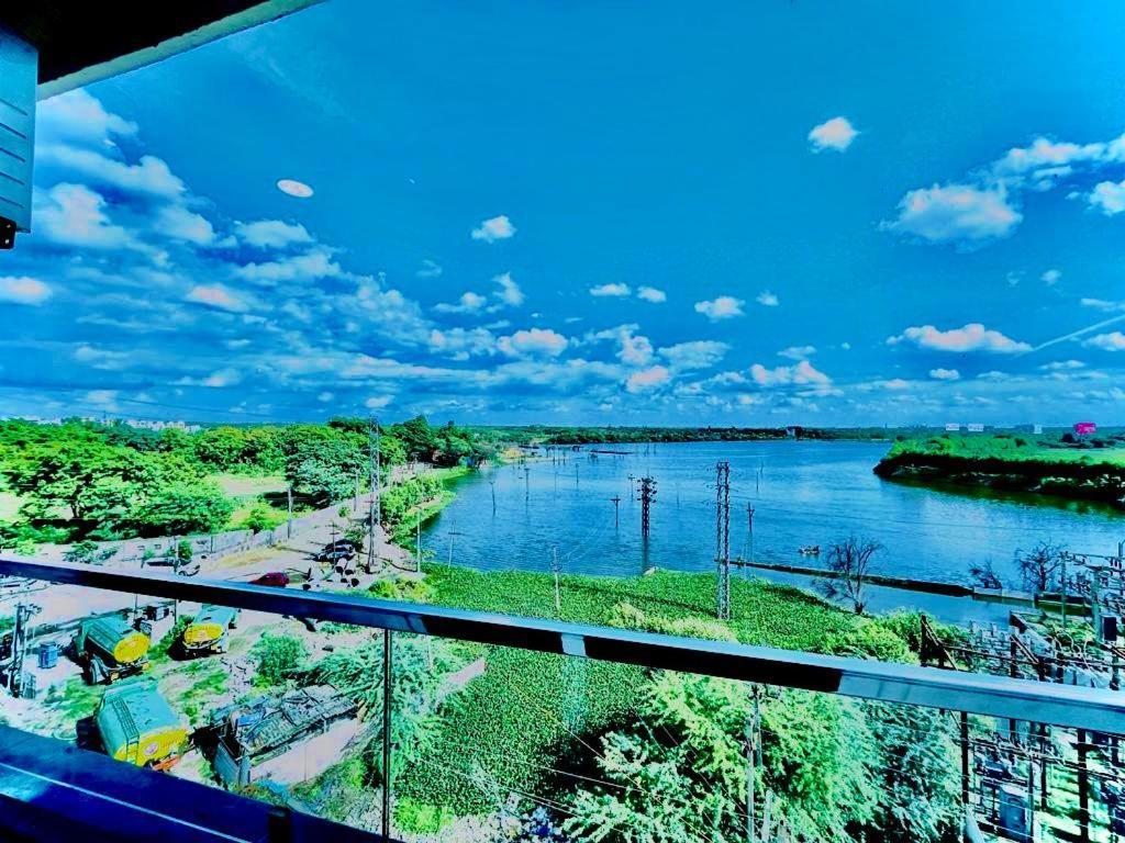 Hotel Lake View Airport Zone Haiderabad Buitenkant foto