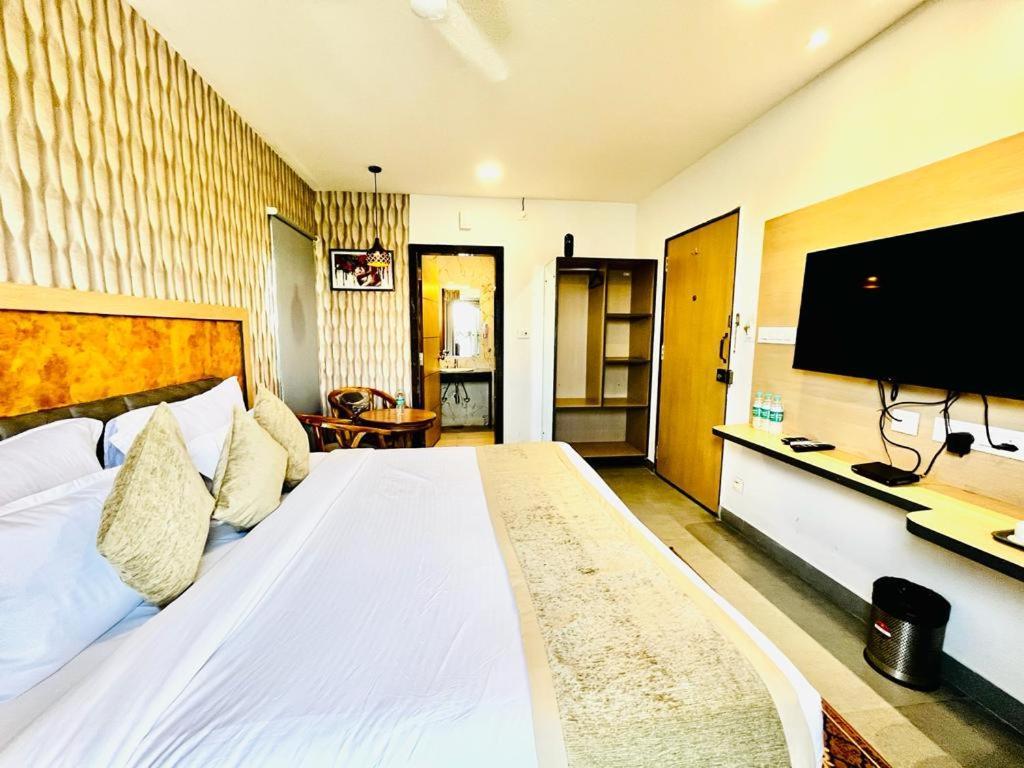 Hotel Lake View Airport Zone Haiderabad Buitenkant foto