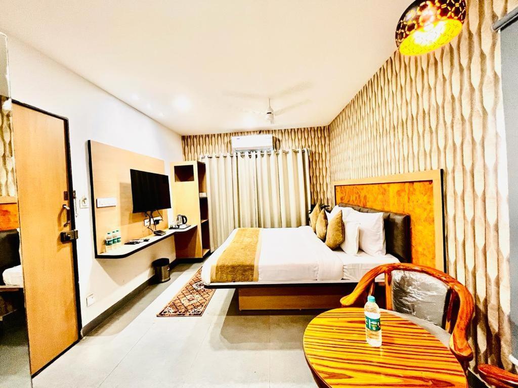 Hotel Lake View Airport Zone Haiderabad Buitenkant foto