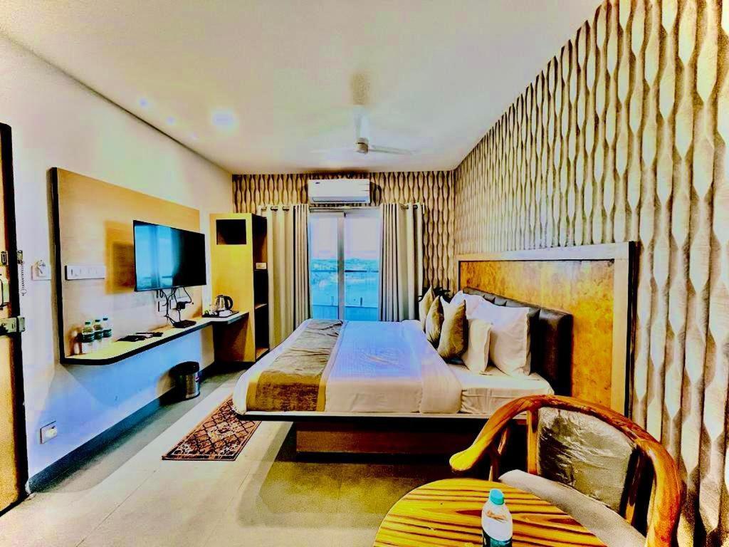 Hotel Lake View Airport Zone Haiderabad Buitenkant foto