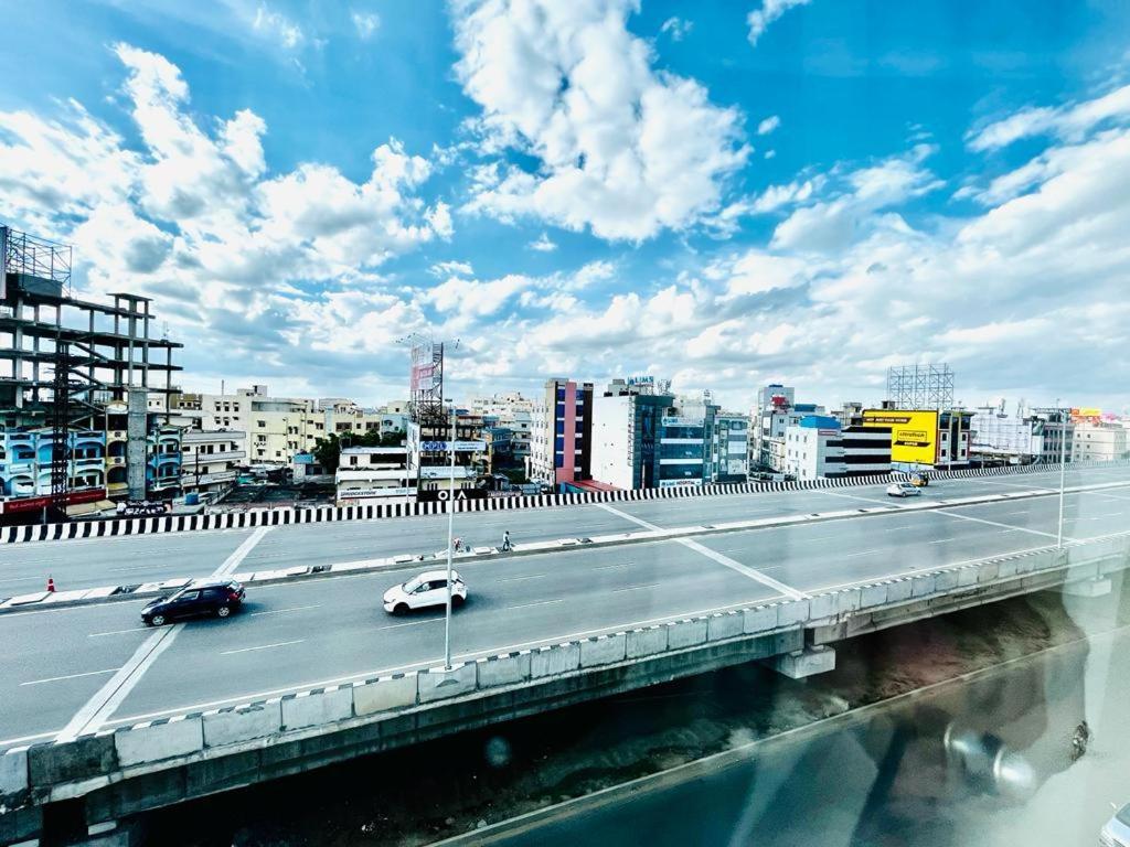 Hotel Lake View Airport Zone Haiderabad Buitenkant foto