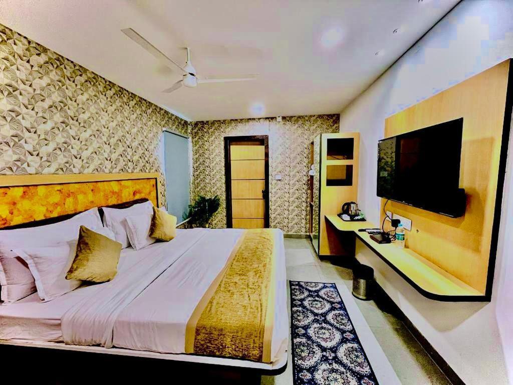 Hotel Lake View Airport Zone Haiderabad Buitenkant foto