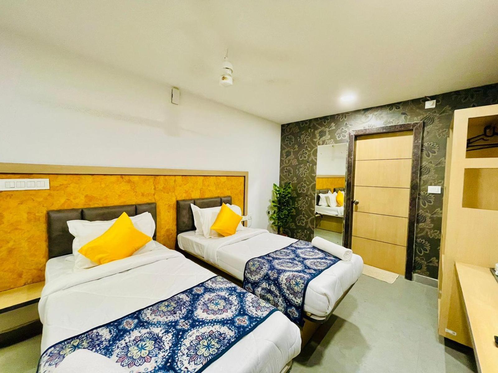 Hotel Lake View Airport Zone Haiderabad Buitenkant foto