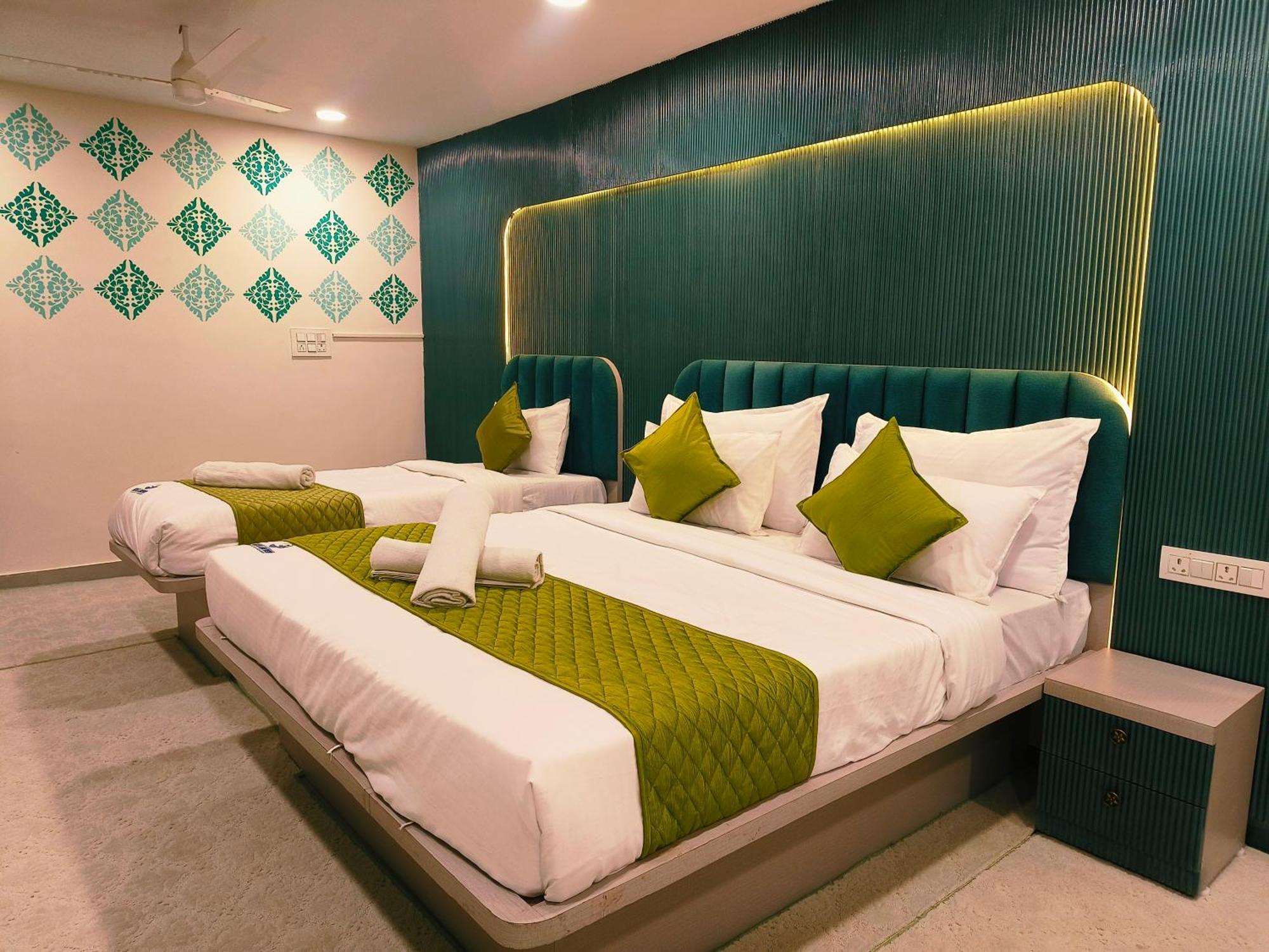 Hotel Lake View Airport Zone Haiderabad Buitenkant foto